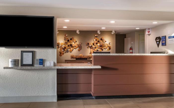 Best Western Plus Hilltop Inn