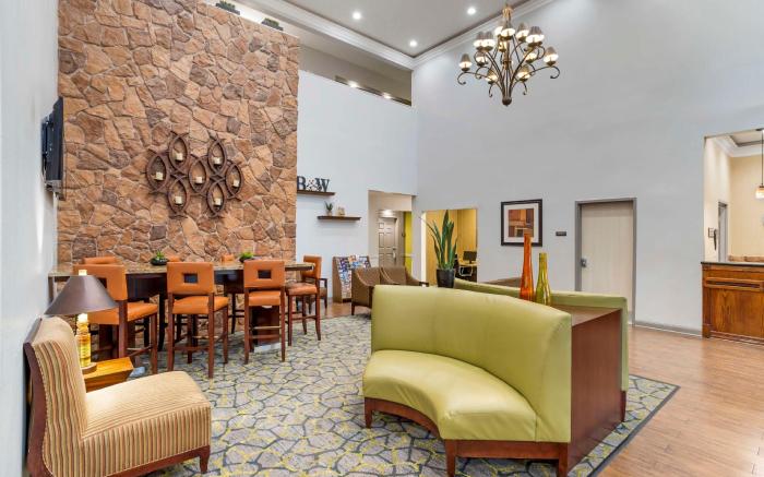 Best Western Plus Hobby Airport Inn and Suites