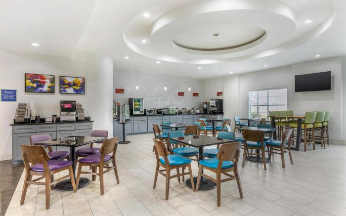 Best Western Plus Fort Worth Forest Hill Inn & Suites