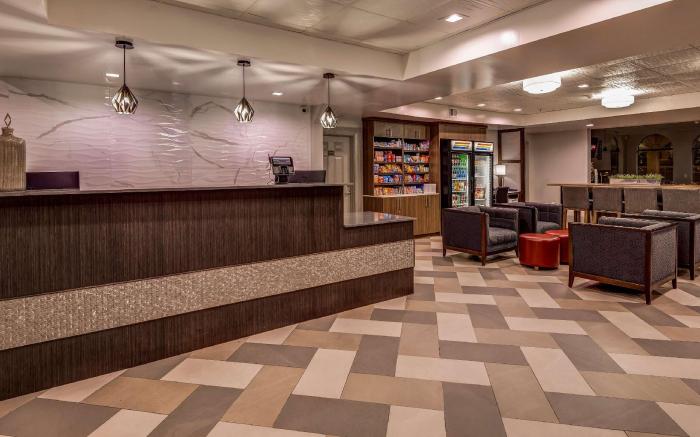 Best Western  Plus Heritage Inn