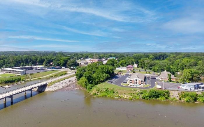 Clarion Pointe on the lake Clarksville-South Hill West