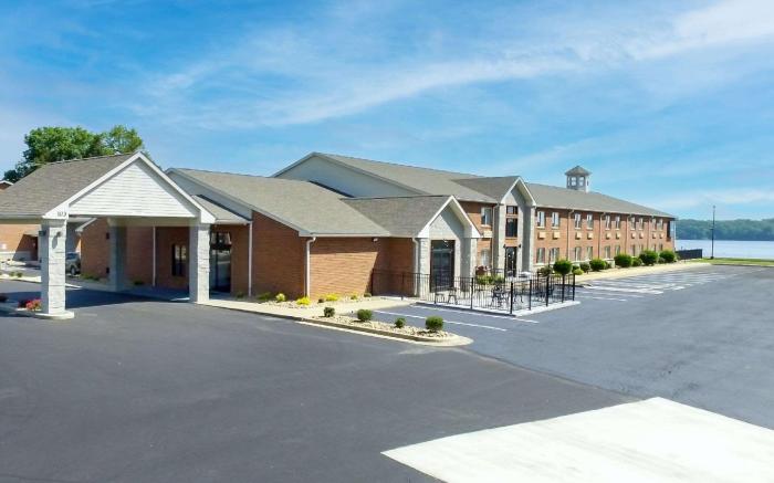 Clarion Pointe on the lake Clarksville-South Hill West