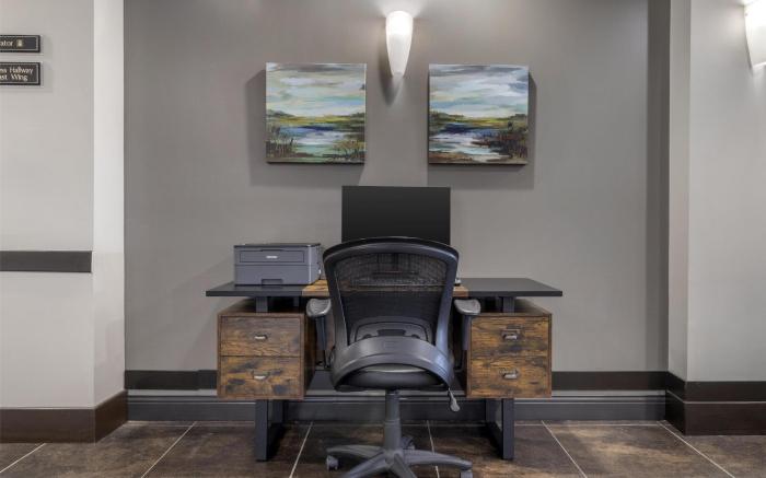 Best Western Plus Chocolate Lake Hotel