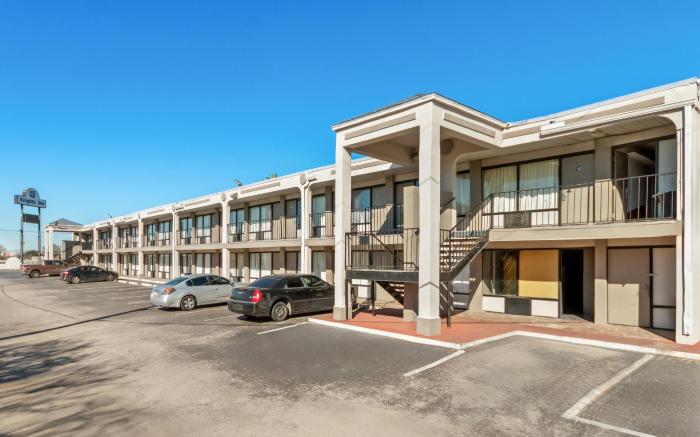 Knights Inn San Antonio near Frost Bank Center