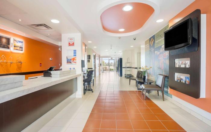 Motel 6 Kingston, ON
