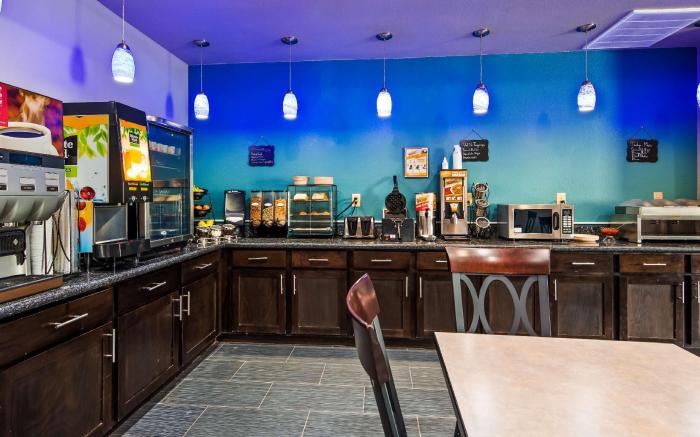 Best Western Plus Kenedy Inn