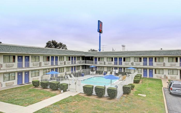 Motel 6 San Marcos, TX