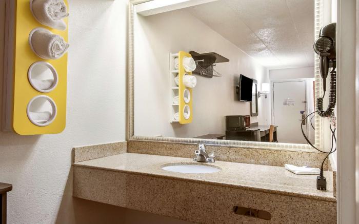 Motel 6 Grove City, OH