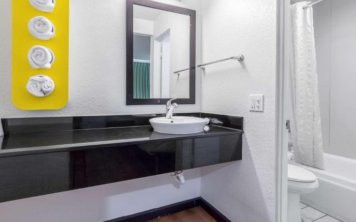 Motel 6 Riverside, CA - UCR East