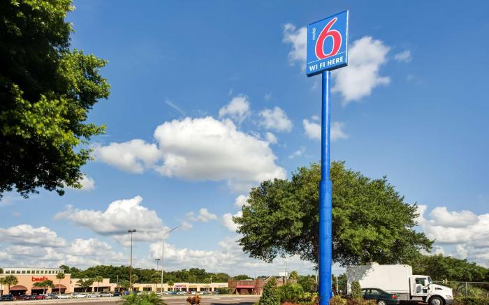 Motel 6 Lakeland, FL