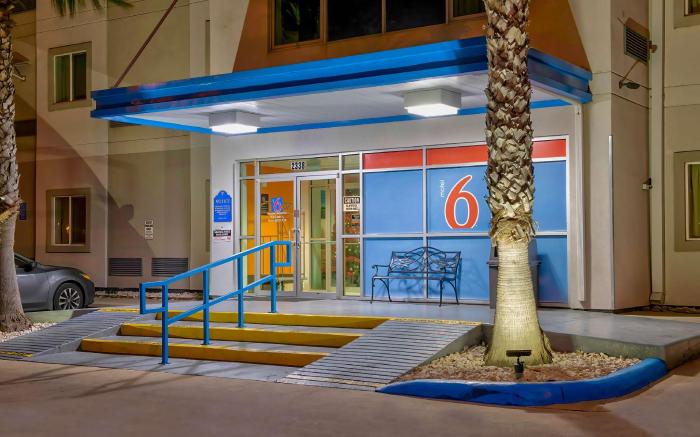 Motel 6 Eagle Pass, TX - Lakeside