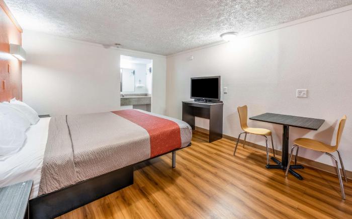 Motel 6 Mansfield, OH