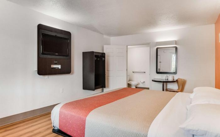 Motel 6 Youngstown, OH