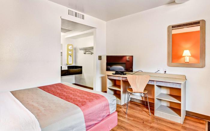 Motel 6 Pittsburgh, PA - Crafton