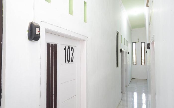 RedDoorz Syariah near Alun Alun Kajen