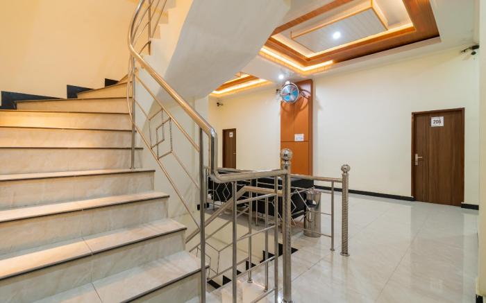 RedDoorz Plus near Ramayana Pematangsiantar