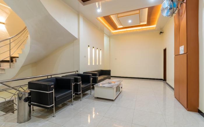 RedDoorz Plus near Ramayana Pematangsiantar