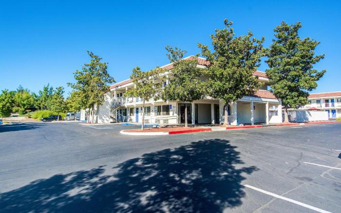 Motel 6 Redding, CA - South