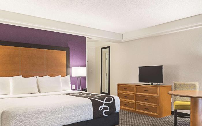 La Quinta Inn & Suites by Wyndham Ontario Airport