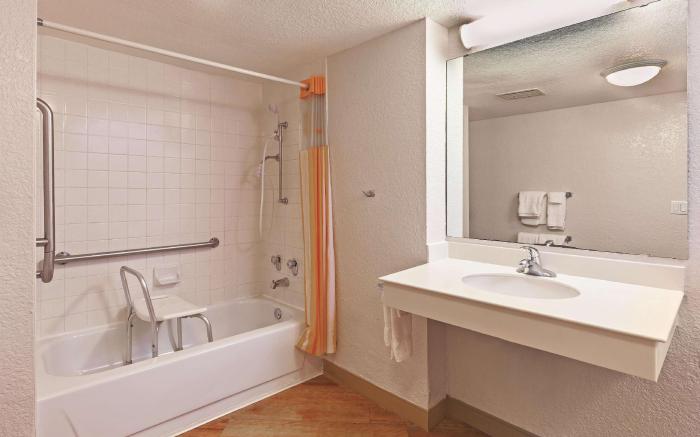 Travelodge by Wyndham Houston Cy-Fair