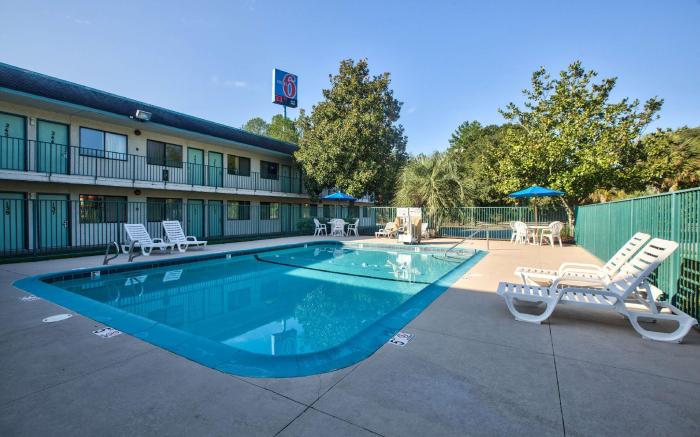 Motel 6 Valdosta, GA - University