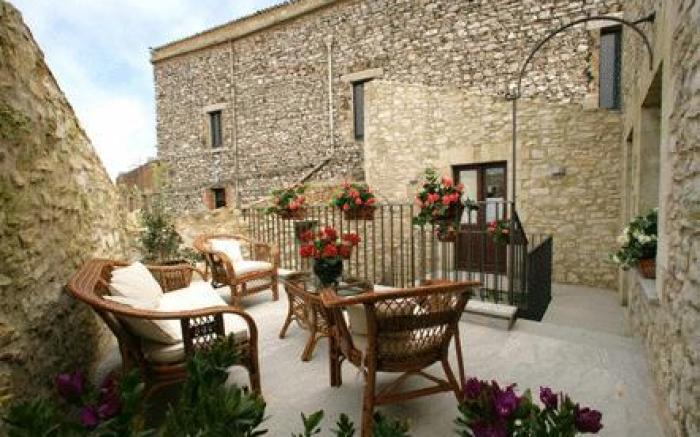 Residence Erice Pietre Antiche