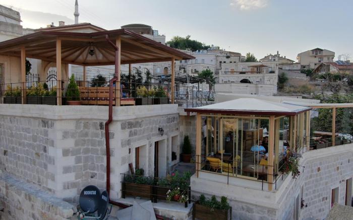 Vigneron Cave Hotel