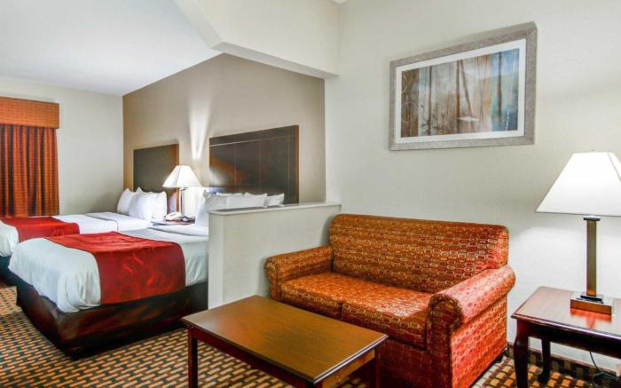 Comfort Suites near Robins Air Force Base