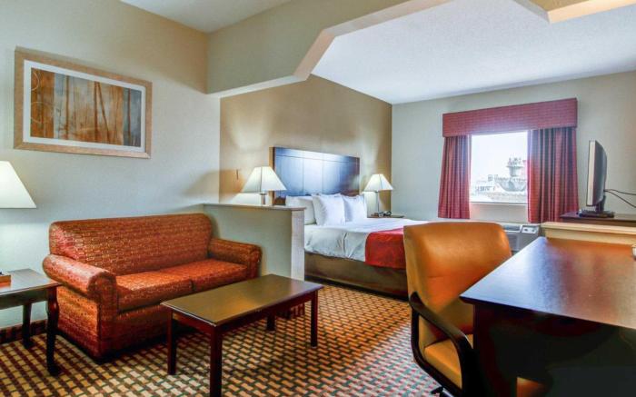Comfort Suites near Robins Air Force Base