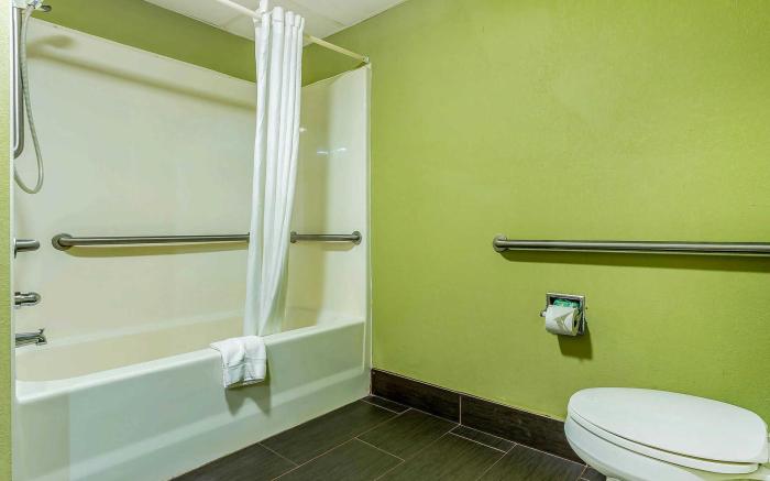 Quality Inn & Suites near Robins Air Force Base