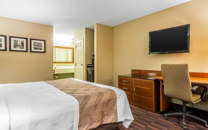 Quality Inn & Suites near Robins Air Force Base