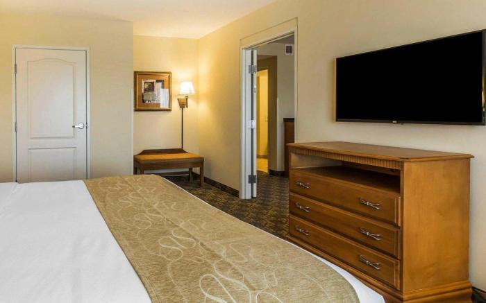 Comfort Suites