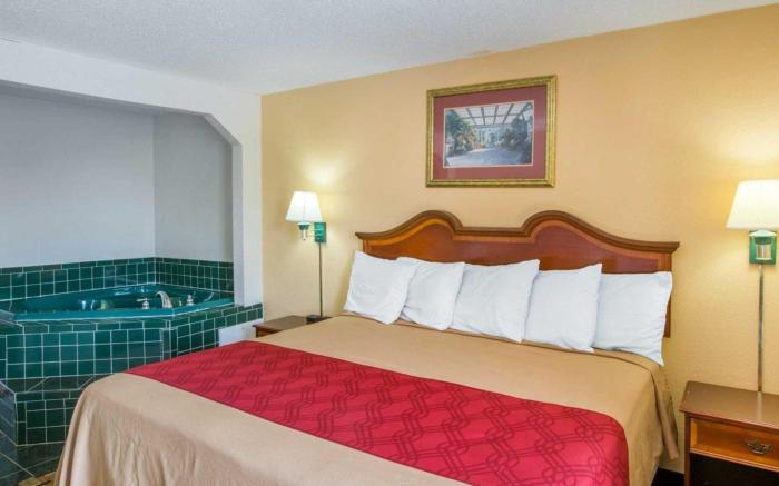 Econo Lodge  Inn & Suites