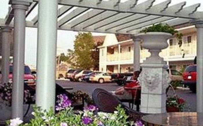 Court Plaza Inn & Suites of Mackinaw