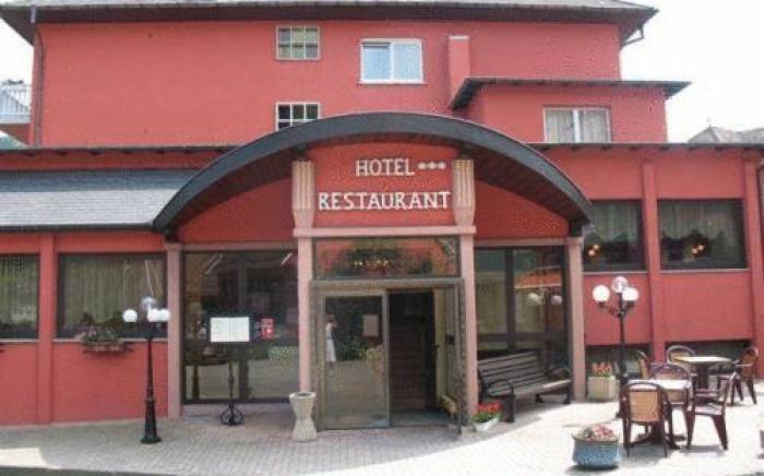 Logis Hostellerie Motel Au Bois Le Sire