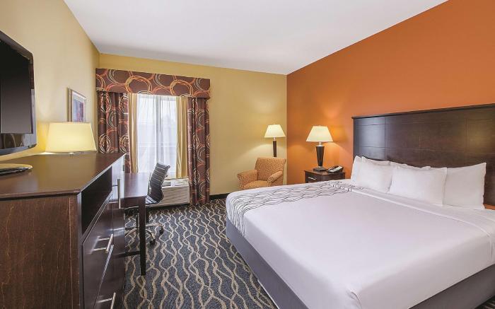 La Quinta Inn & Suites by Wyndham Tulsa Airpt / Expo Square
