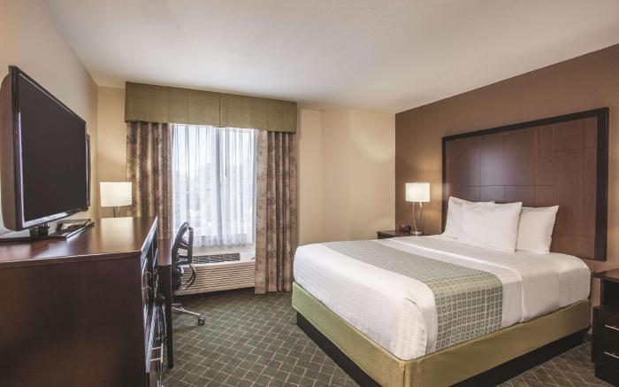 La Quinta Inn & Suites by Wyndham Portland Airport