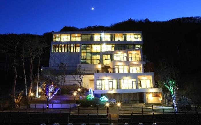 Gapyeong White Cube 24 Spa Pension