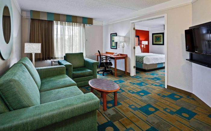 La Quinta Inn & Suites by Wyndham USF (Near Busch Gardens)