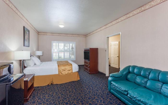 Days Inn & Suites by Wyndham South Gate