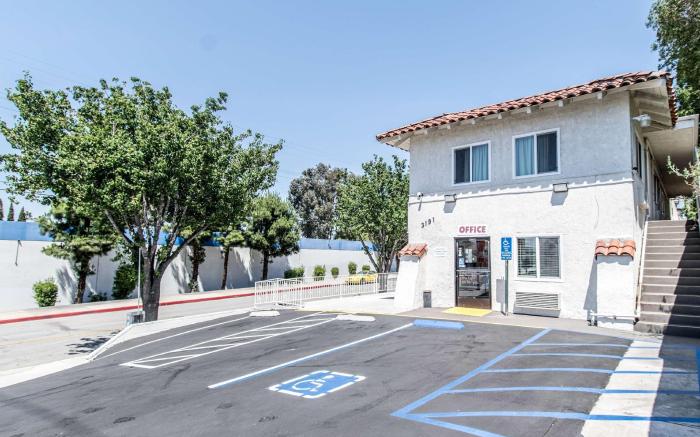 Motel 6 Orange, CA - Anaheim