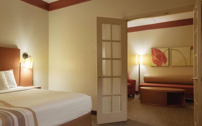 La Quinta Inn & Suites by Wyndham Atlanta Ballpark/Galleria