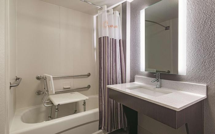 La Quinta Inn & Suites by Wyndham Dallas Plano West