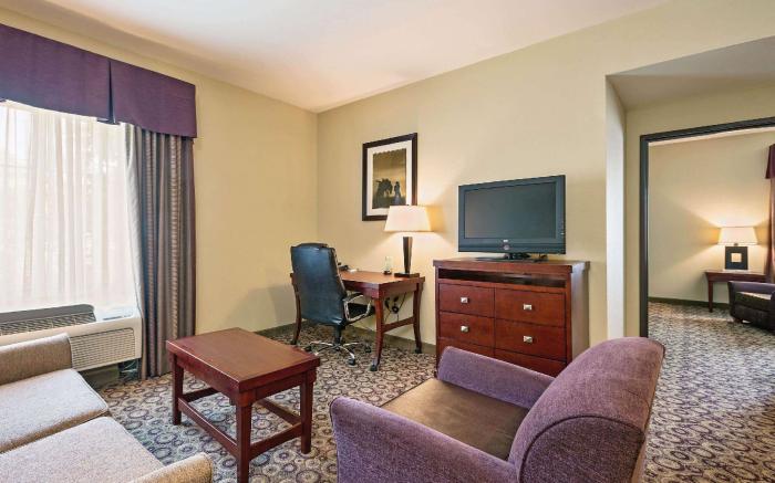 La Quinta Inn & Suites by Wyndham Fort Worth NE Mall