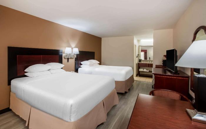 Days Inn & Suites by Wyndham Tyler