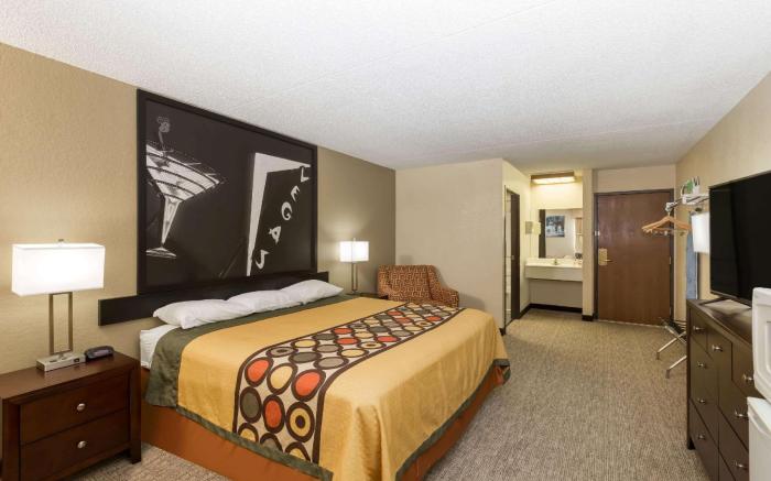 Super 8 By Wyndham Wichita North