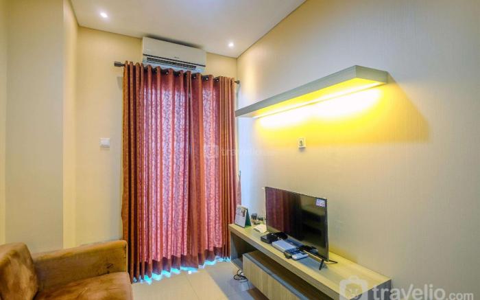 Fully Furnished Apartment with Comfortable Design 1BR Woodland Park Residence By Travelio