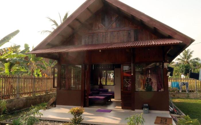 Arya Surf Camp