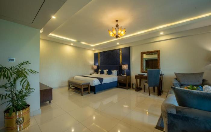 Envoy ContinentalHotel