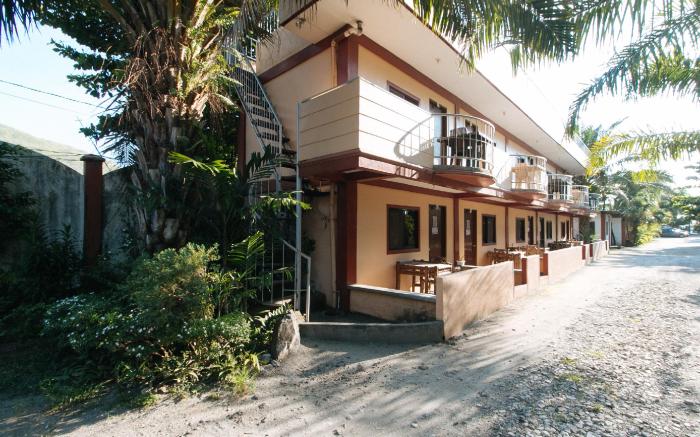 RedDoorz Hostel @ Megans Paradisio Beach Resort